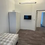 Zentrale Und Grosszuegige Monteurswohnung